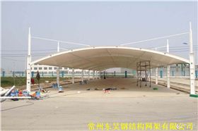 双悬臂有斜拉膜结构车棚 (简支式)